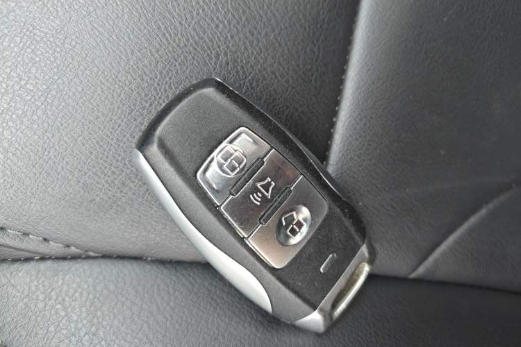Used Haval H2 2018 Red-Label 1.5T Manual Two-Wheel Drive Luxury Model Vehicle Key