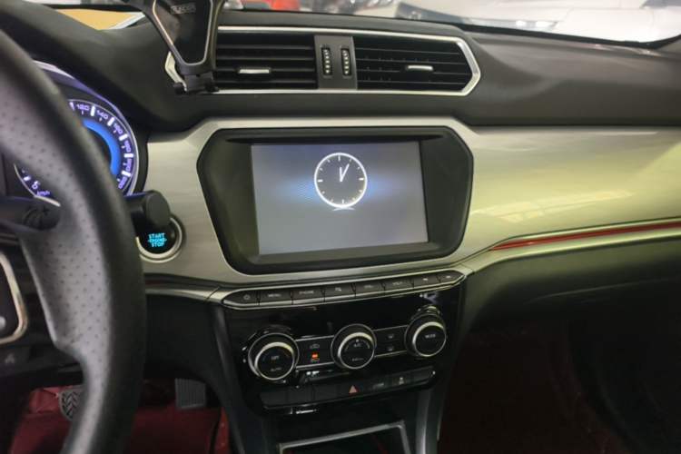 Used Haval H2 2018 Chuanxiang Edition Blue Badge 1.5T Dual-Clutch Two-Wheel Drive ZhiShang Model Audio And AC Panel