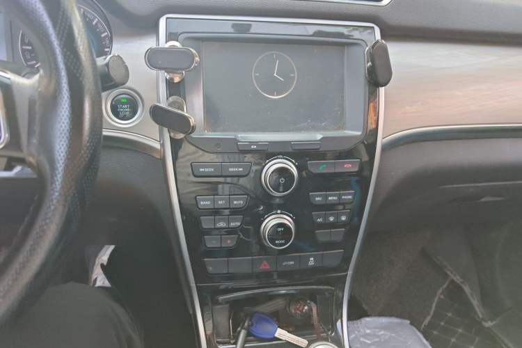 Used Haval H2 2018 1.5T Manual Two-Wheel Drive Luxury Model China VI Standard Audio And AC Panel