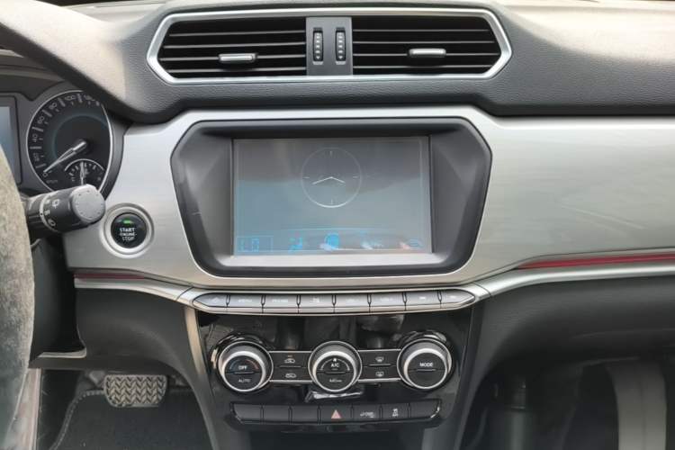 Used Haval H2 2018 1.5T Dual-Clutch Two-Wheel Drive Fashion Model China VI Standard Audio And AC Panel