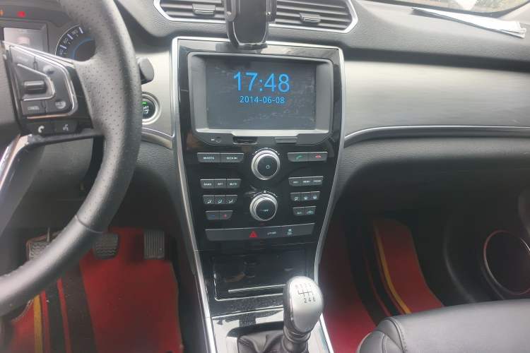 Used Haval H2 2018 Red-Label 1.5T Manual Two-Wheel Drive Elite Model Audio And AC Panel