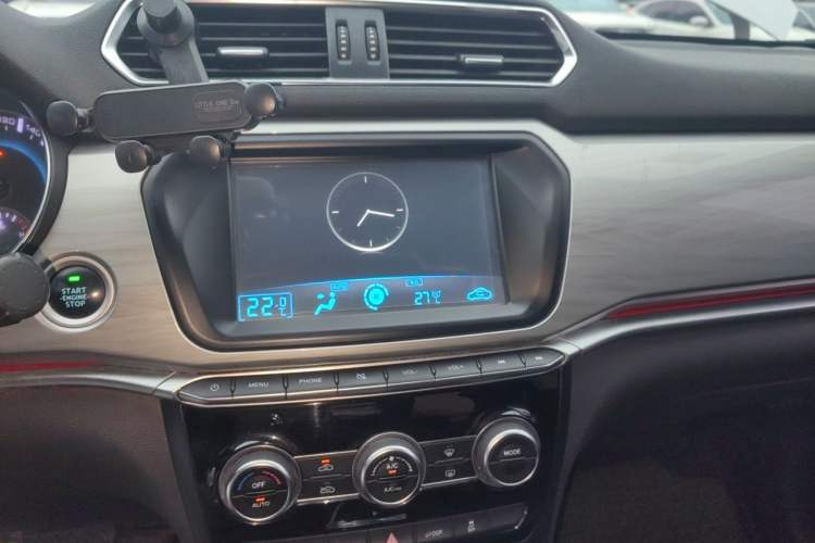 Used Haval H2 2018 Chuanxiang Edition Blue Badge 1.5T Dual-Clutch Two-Wheel Drive Fashionable Model Audio And AC Panel