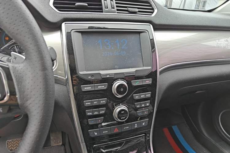Used Haval H2 2018 Red-Label 1.5T Dual-Clutch Two-Wheel-Drive Luxury Model Audio And AC Panel