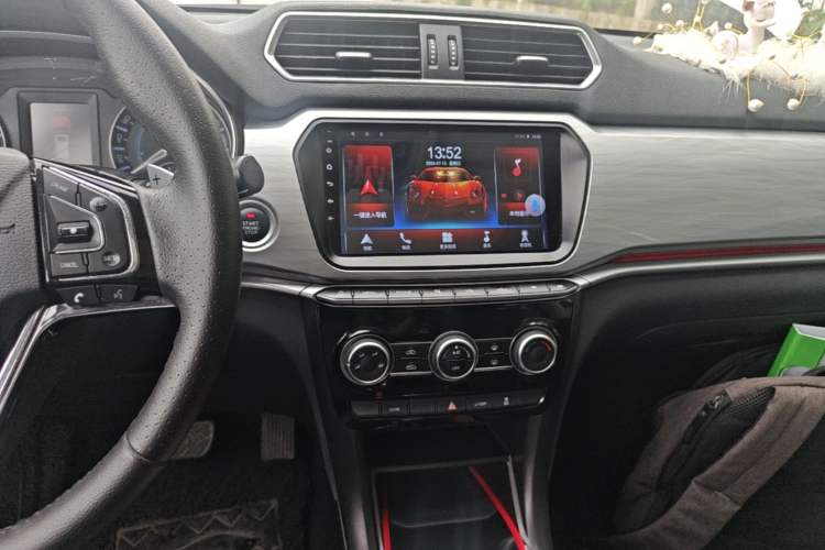 Used Haval H2 2018 Blue-Label 1.5T Dual-Clutch Two-Wheel-Drive Luxury Model Audio And AC Panel