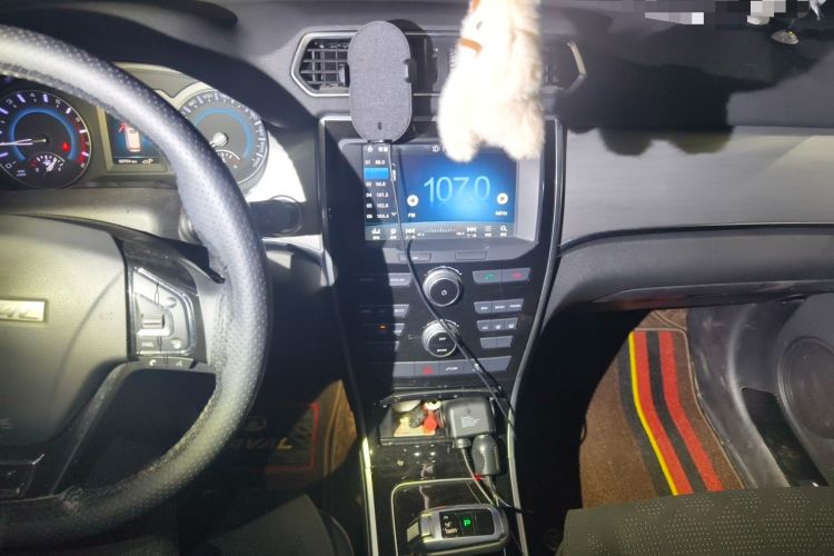 Used Haval H2 2018 1.5T Dual-Clutch Two-Wheel Drive Fashion Model China VI Standard Audio And AC Panel