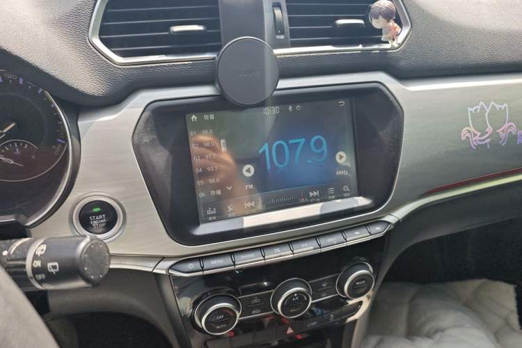 Used Haval H2 2018 Chuanxiang Edition 1.5T Manual Two-Wheel Drive Fashion Model China V Standard Audio And AC Panel