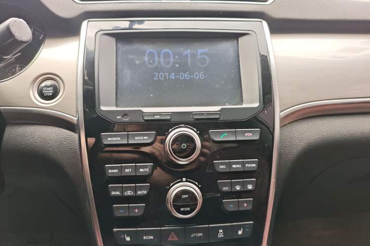 Used Haval H2 2018 Red-Label 1.5T Dual-Clutch Two-Wheel-Drive Luxury Model Audio And AC Panel