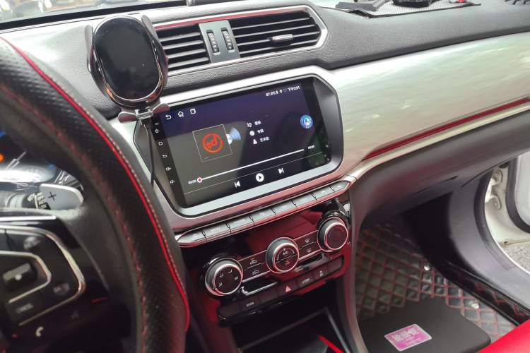Used Haval H2 2018 Blue-Label 1.5T Dual-Clutch Two-Wheel-Drive Luxury Model Audio And AC Panel