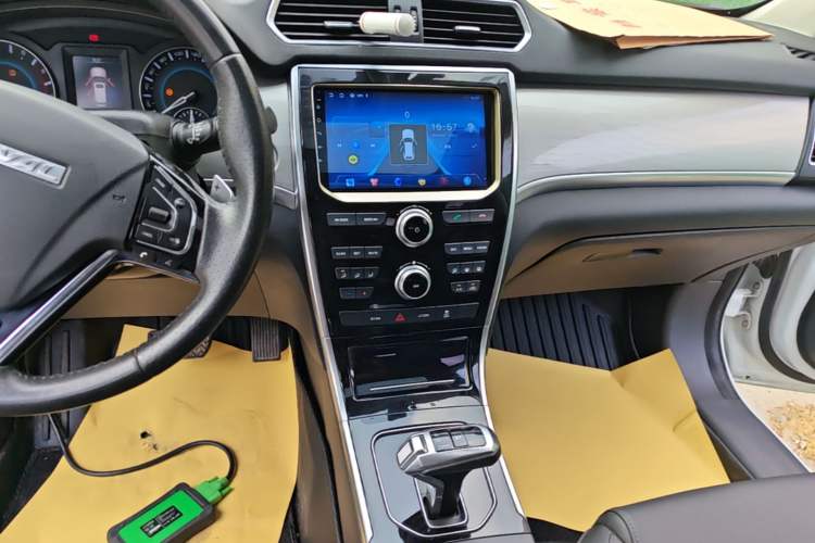 Used Haval H2 2018 Red-Label 1.5T Dual-Clutch Two-Wheel-Drive Elite Model Audio And AC Panel