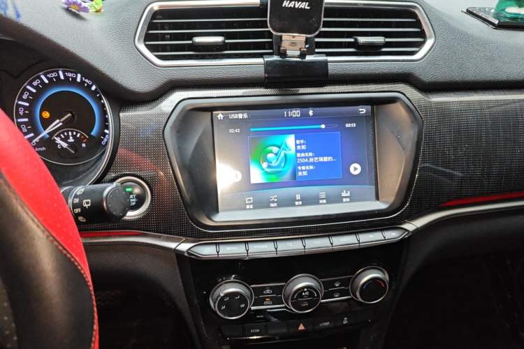 Used Haval H2 2018 Blue Label 1.5T Dual-Clutch Two-Wheel-Drive Elite Model Audio And AC Panel