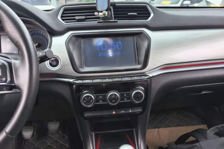 Used Haval H2 2018 Blue Label 1.5T Manual Two-Wheel Drive Luxury Model Audio And AC Panel