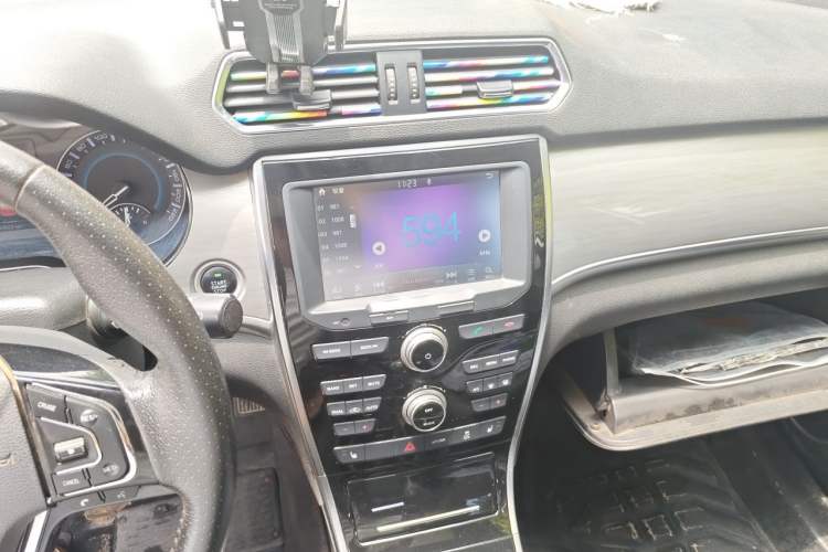 Used Haval H2 2018 Red-Label 1.5T Manual Two-Wheel Drive Luxury Model Audio And AC Panel