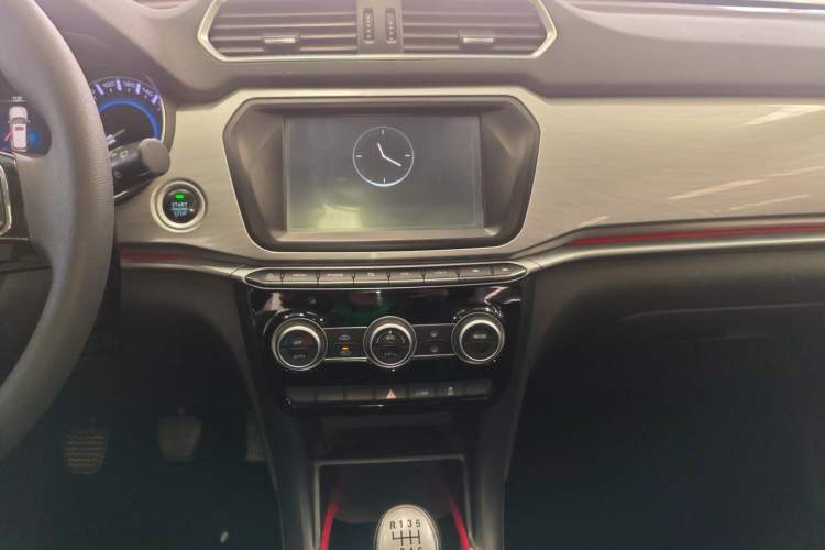 Used Haval H2 2018 1.5T Manual Two-Wheel Drive Luxury Model China VI Standard Audio And AC Panel