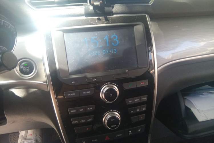 Used Haval H2 2018 Red-Label 1.5T Dual-Clutch Two-Wheel-Drive Luxury Model Audio And AC Panel