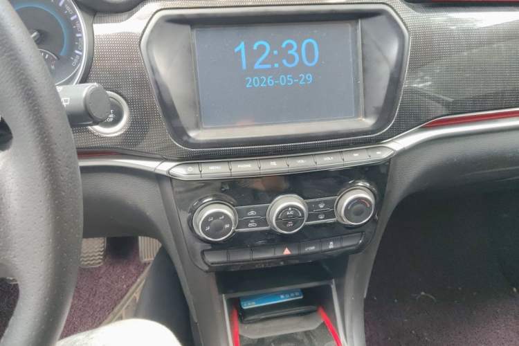 Used Haval H2 2018 Blue Label 1.5T Manual Two-Wheel Drive Elite Model Audio And AC Panel