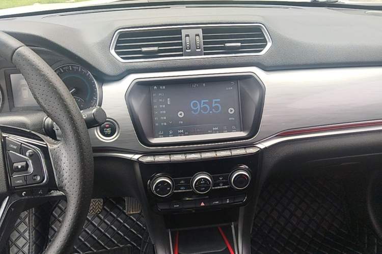 Used Haval H2 2018 Blue-Label 1.5T Dual-Clutch Two-Wheel-Drive Luxury Model Audio And AC Panel