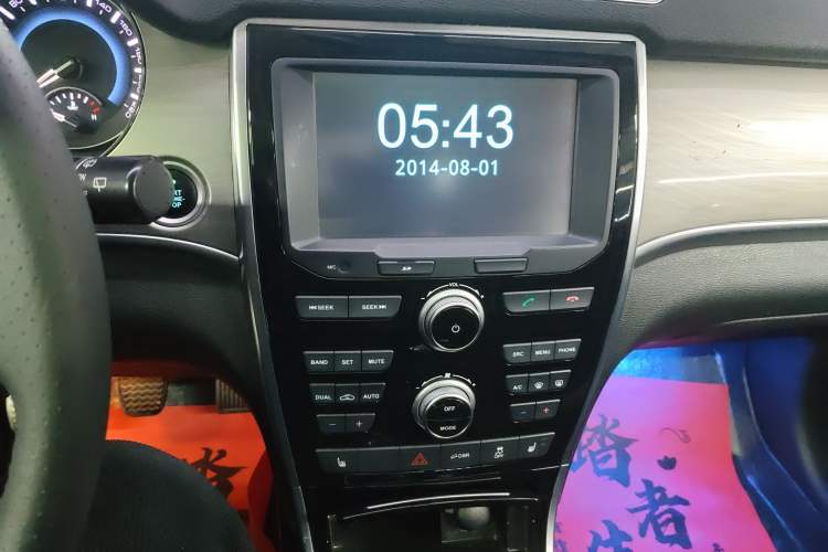 Used Haval H2 2018 Red-Label 1.5T Manual Two-Wheel Drive Luxury Model Audio And AC Panel