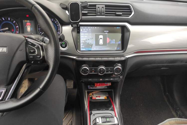Used Haval H2 2018 Blue-Label 1.5T Dual-Clutch Two-Wheel-Drive Luxury Model Audio And AC Panel