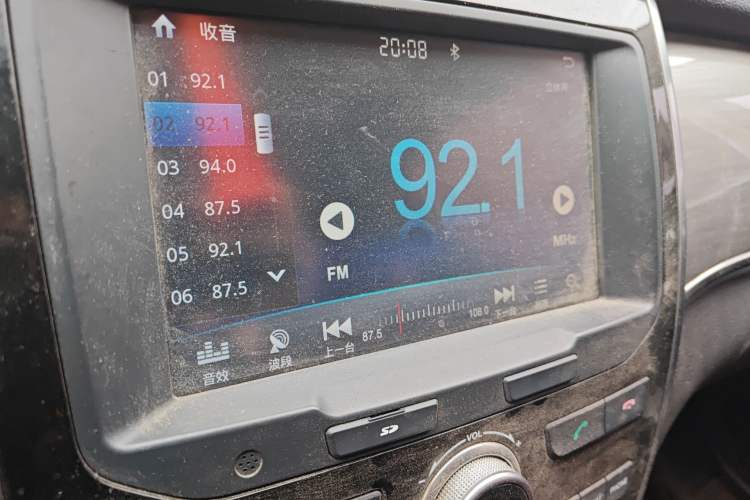 Used Haval H2 2018 Chuanxiang Edition Red Badge 1.5T Dual-Clutch Two-Wheel Drive Fashionable Model Audio And AC Panel
