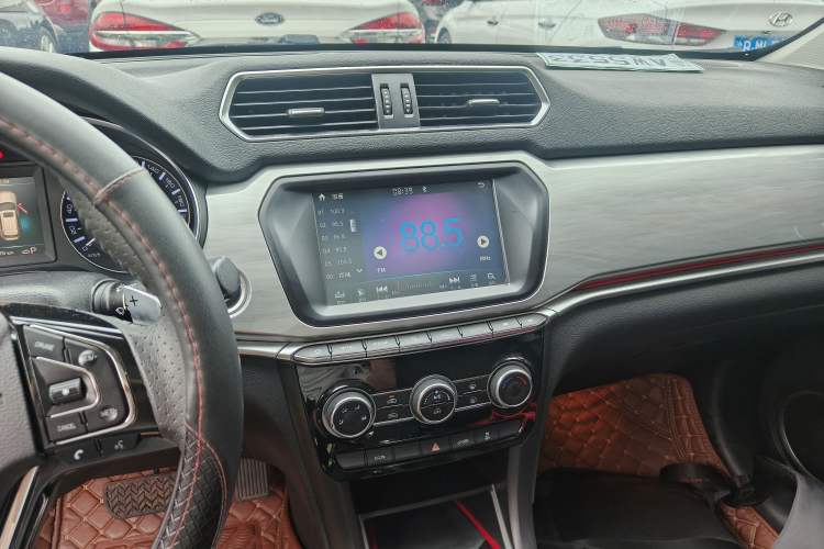 Used Haval H2 2018 Blue-Label 1.5T Dual-Clutch Two-Wheel-Drive Luxury Model Audio And AC Panel
