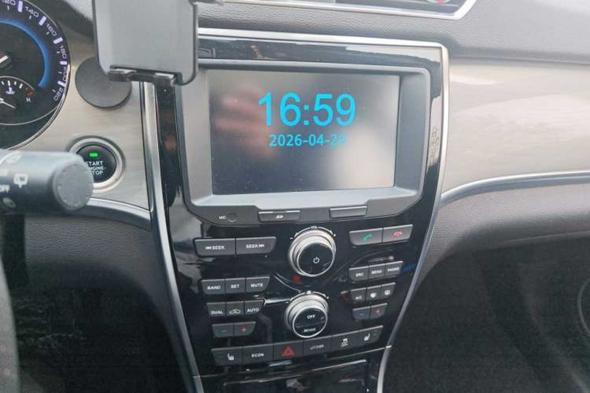 Used Haval H2 2018 Red-Label 1.5T Dual-Clutch Two-Wheel-Drive Luxury Model Audio And AC Panel