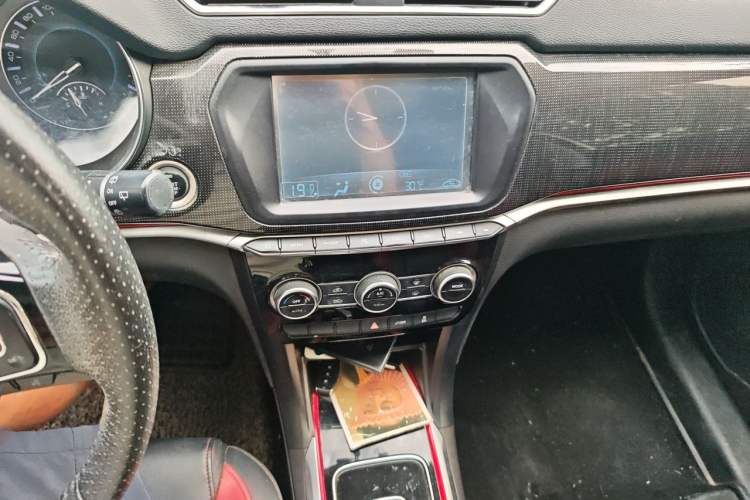 Used Haval H2 2018 Chuanxiang Edition Blue Badge 1.5T Dual-Clutch Two-Wheel Drive ZhiShang Model Audio And AC Panel