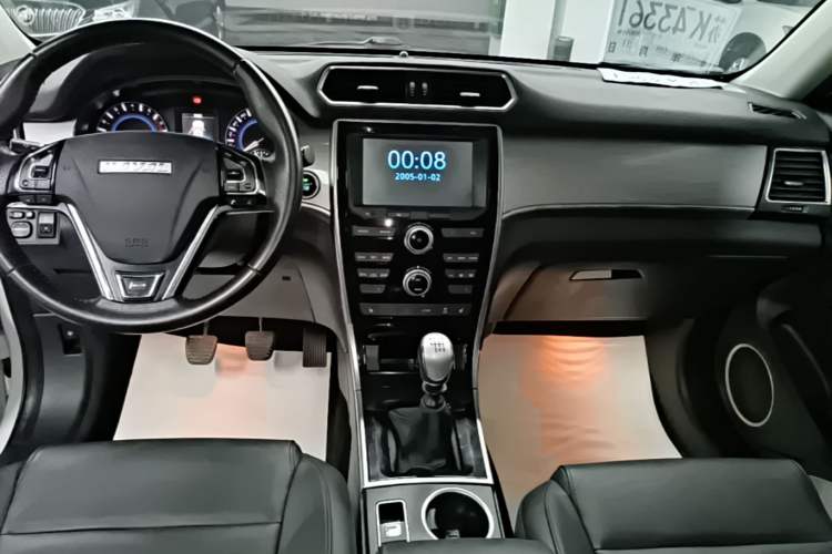 Used Haval H2 2018 Red-Label 1.5T Manual Two-Wheel Drive Luxury Model Audio And AC Panel