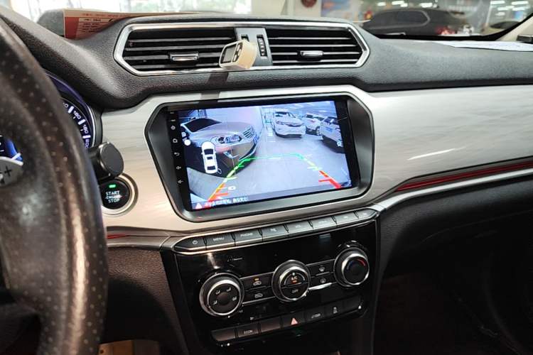 Used Haval H2 2018 Blue-Label 1.5T Dual-Clutch Two-Wheel-Drive Luxury Model Audio And AC Panel