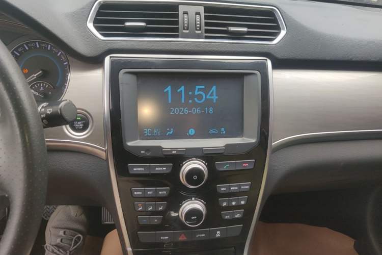 Used Haval H2 2018 Red-Label 1.5T Dual-Clutch Two-Wheel-Drive Elite Model Audio And AC Panel