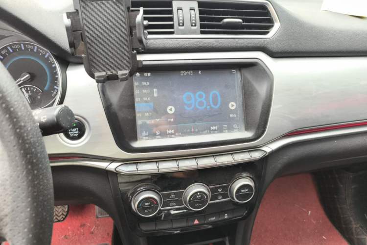 Used Haval H2 2018 Chuanxiang Edition Blue Badge 1.5T Dual-Clutch Two-Wheel Drive ZhiShang Model Audio And AC Panel
