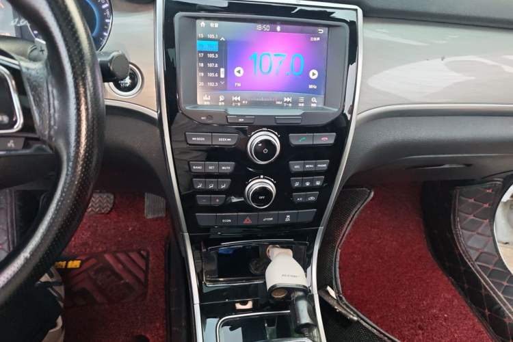 Used Haval H2 2018 Red-Label 1.5T Dual-Clutch Two-Wheel-Drive Elite Model Audio And AC Panel