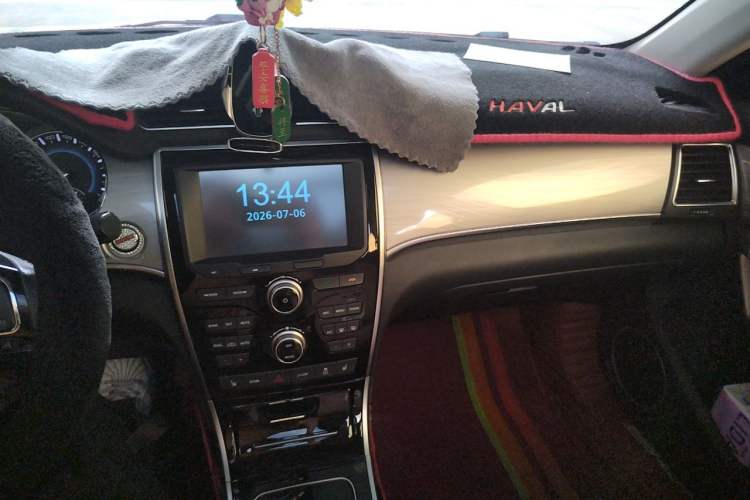 Used Haval H2 2018 Red-Label 1.5T Dual-Clutch Two-Wheel-Drive Luxury Model Audio And AC Panel