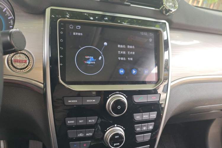 Used Haval H2 2018 Chuanxiang Edition 1.5T Dual-Clutch Two-Wheel Drive ZhiShang Model China V Standard Audio And AC Panel