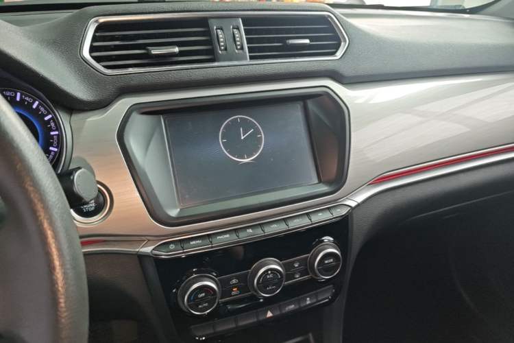 Used Haval H2 2018 1.5T Dual-Clutch Two-Wheel Drive Fashion Model China VI Standard Audio And AC Panel
