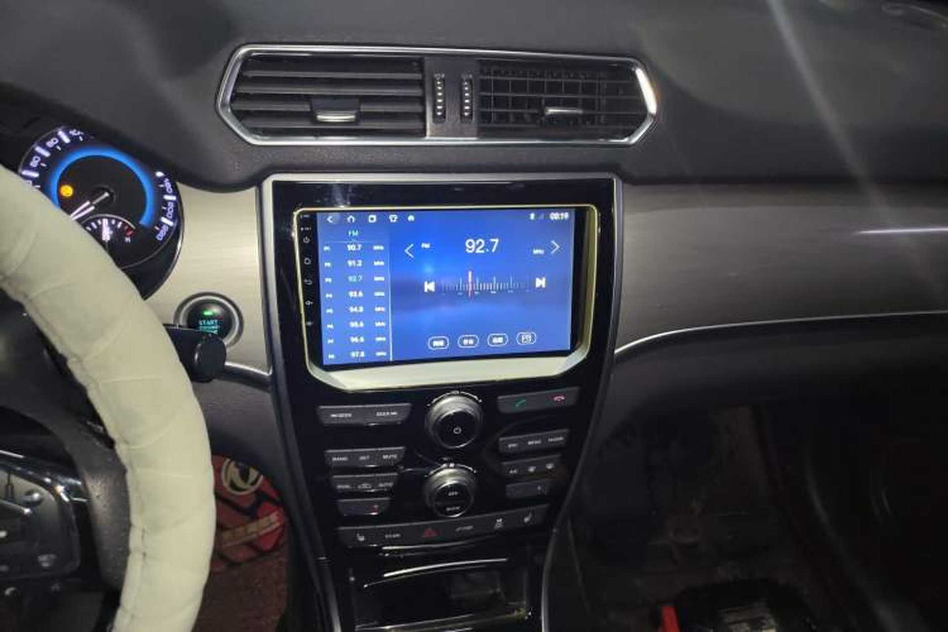 Used Haval H2 2018 Red-Label 1.5T Dual-Clutch Two-Wheel-Drive Luxury Model Audio And AC Panel