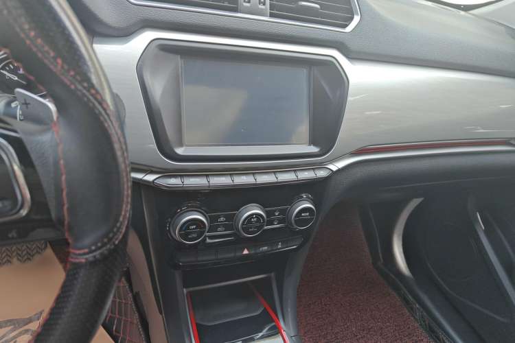Used Haval H2 2018 1.5T Dual-Clutch Two-Wheel Drive Fashion Model China VI Standard Audio And AC Panel