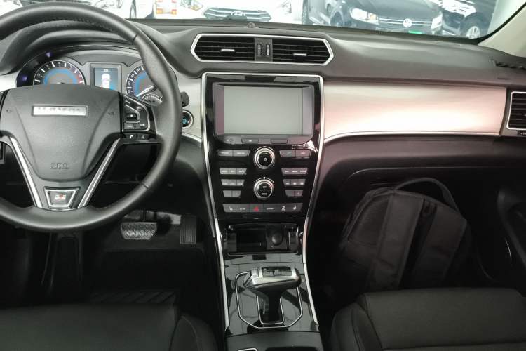 Used Haval H2 2018 Red-Label 1.5T Dual-Clutch Two-Wheel-Drive Luxury Model Audio And AC Panel