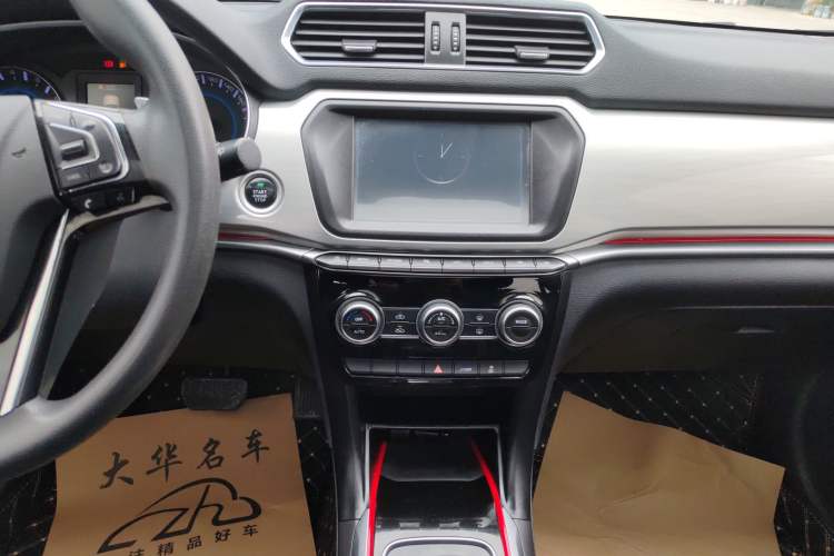 Used Haval H2 2018 Chuanxiang Edition Blue Badge 1.5T Dual-Clutch Two-Wheel Drive Fashionable Model Audio And AC Panel