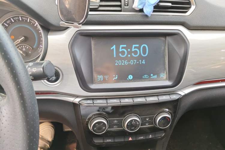 Used Haval H2 2018 Blue-Label 1.5T Dual-Clutch Two-Wheel-Drive Luxury Model Audio And AC Panel