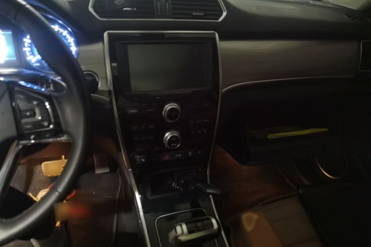 Used Haval H2 2018 Red-Label 1.5T Dual-Clutch Two-Wheel-Drive Luxury Model Audio And AC Panel