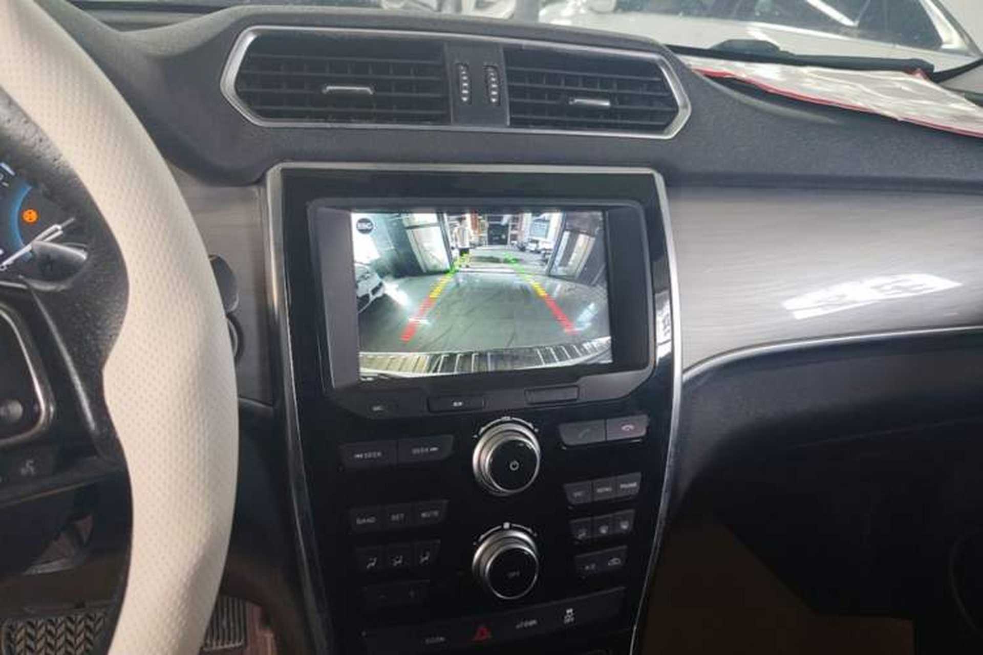 Used Haval H2 2018 Red-Label 1.5T Dual-Clutch Two-Wheel-Drive Elite Model Audio And AC Panel