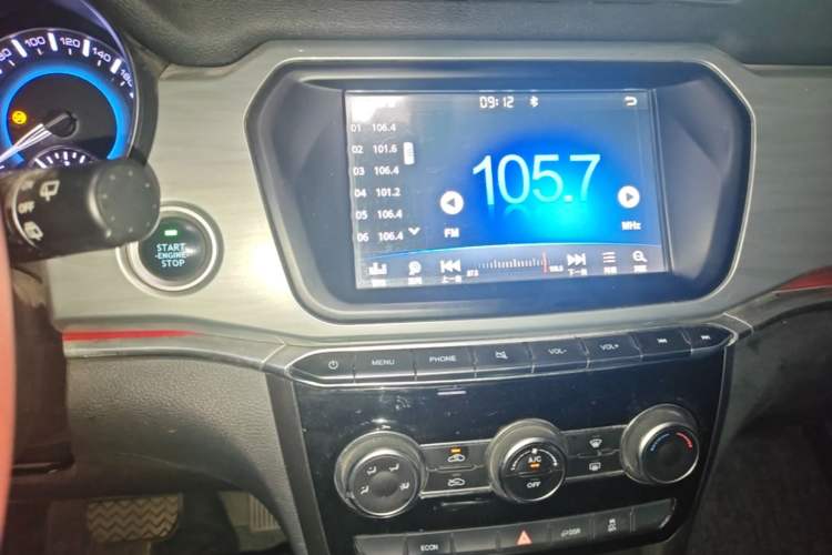 Used Haval H2 2018 Blue Label 1.5T Dual-Clutch Two-Wheel-Drive Elite Model Audio And AC Panel