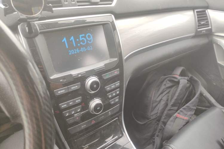 Used Haval H2 2018 Red-Label 1.5T Dual-Clutch Two-Wheel-Drive Elite Model Audio And AC Panel