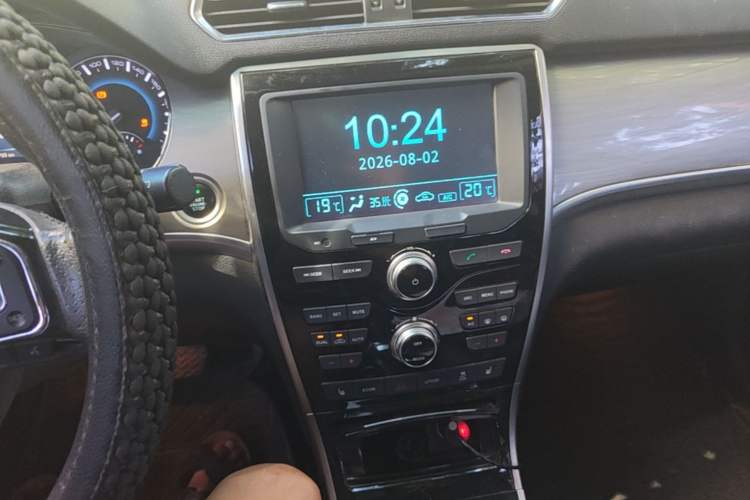Used Haval H2 2018 Red-Label 1.5T Dual-Clutch Two-Wheel-Drive Luxury Model Audio And AC Panel