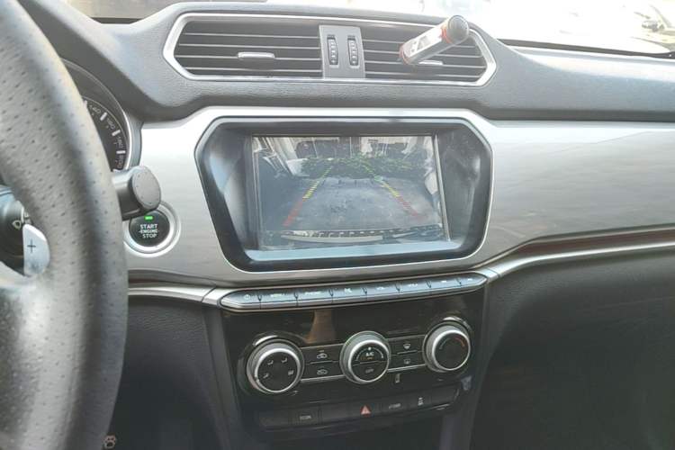 Used Haval H2 2018 Blue-Label 1.5T Dual-Clutch Two-Wheel-Drive Luxury Model Audio And AC Panel