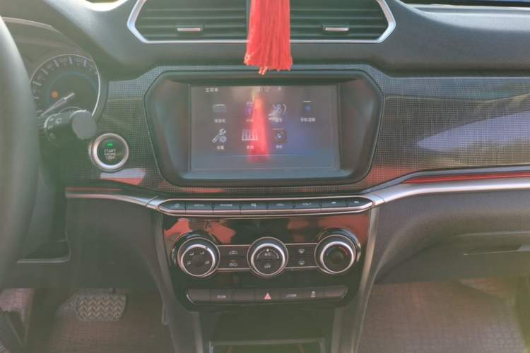 Used Haval H2 2018 Blue-Label 1.5T Dual-Clutch Two-Wheel-Drive Luxury Model Audio And AC Panel