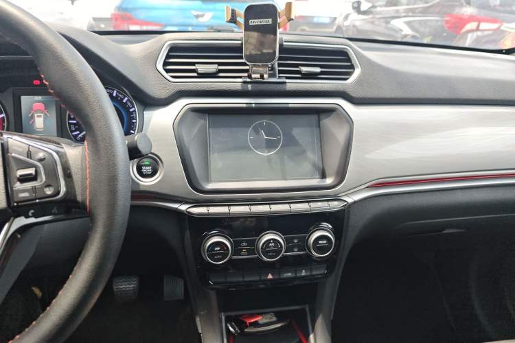 Used Haval H2 2018 1.5T Manual Two-Wheel Drive Luxury Model China VI Standard Audio And AC Panel