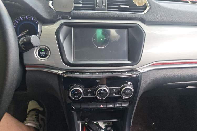 Used Haval H2 2018 Chuanxiang Edition Blue Badge 1.5T Dual-Clutch Two-Wheel Drive ZhiShang Model Audio And AC Panel