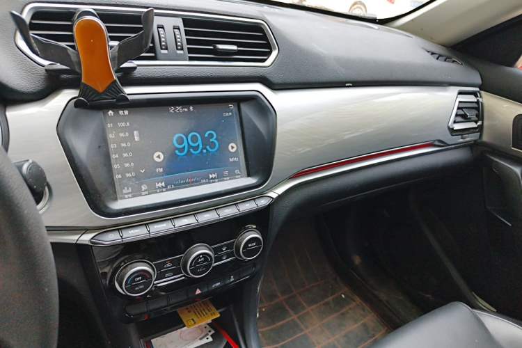 Used Haval H2 2018 1.5T Dual-Clutch Two-Wheel Drive Fashion Model China VI Standard Audio And AC Panel