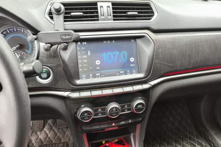Used Haval H2 2018 Chuanxiang Edition 1.5T Manual Two-Wheel Drive Fashion Model China V Standard Audio And AC Panel